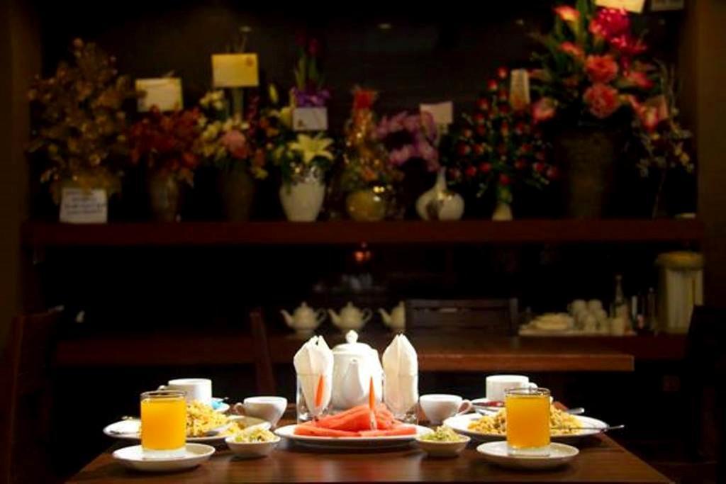 Green Paradise Hotel Янгон Екстер'єр фото