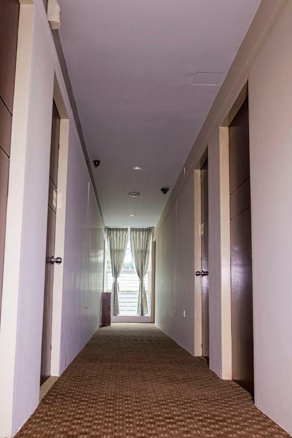 Green Paradise Hotel Янгон Екстер'єр фото
